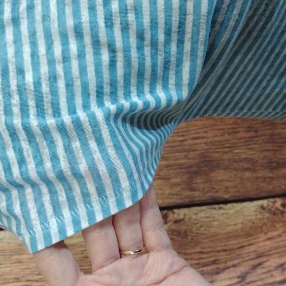 EUC Ann Taylor Loft Blue and White T-Shirt - Picture 3 of 10